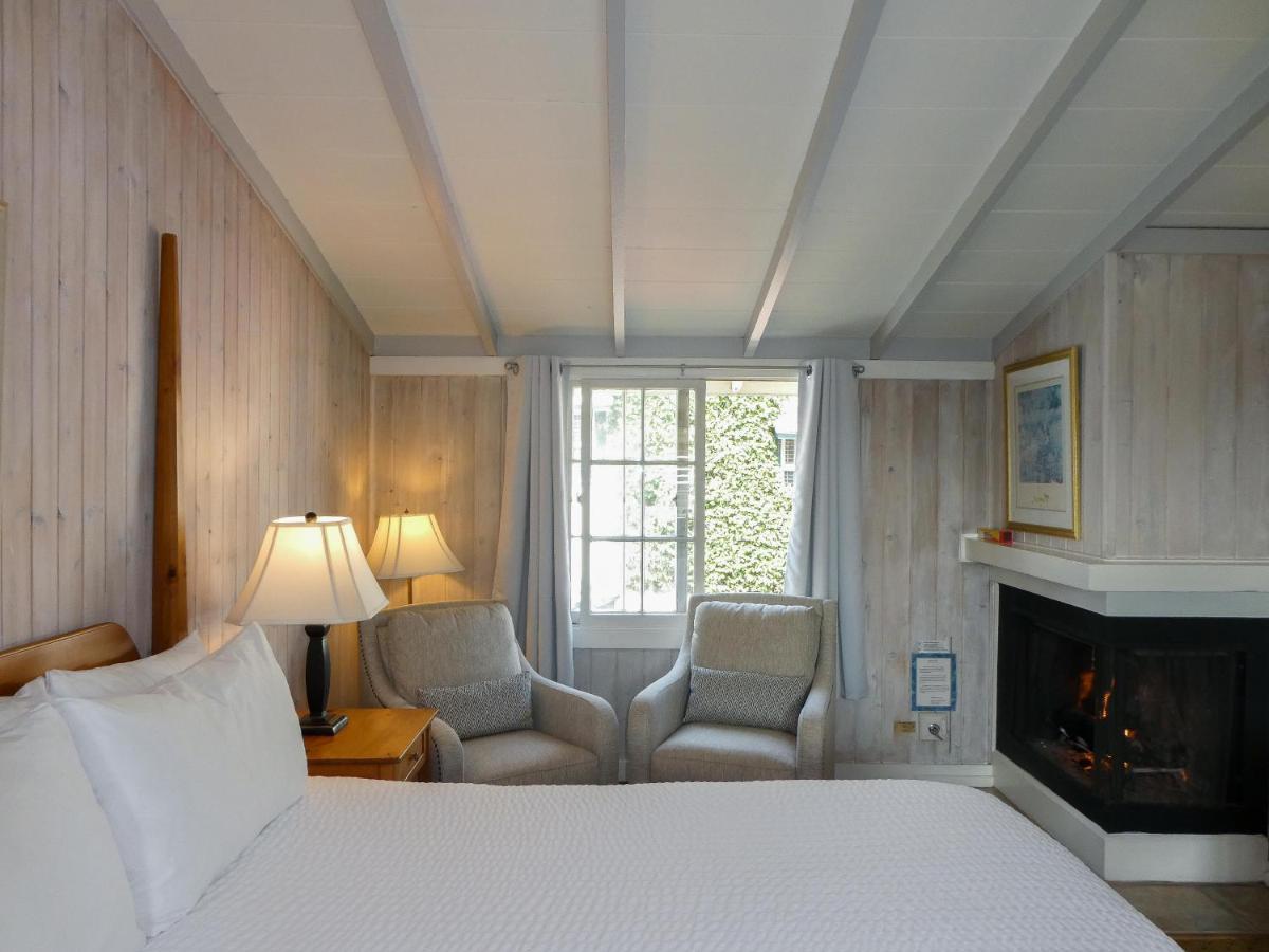 Carmel Fireplace Inn Room photo