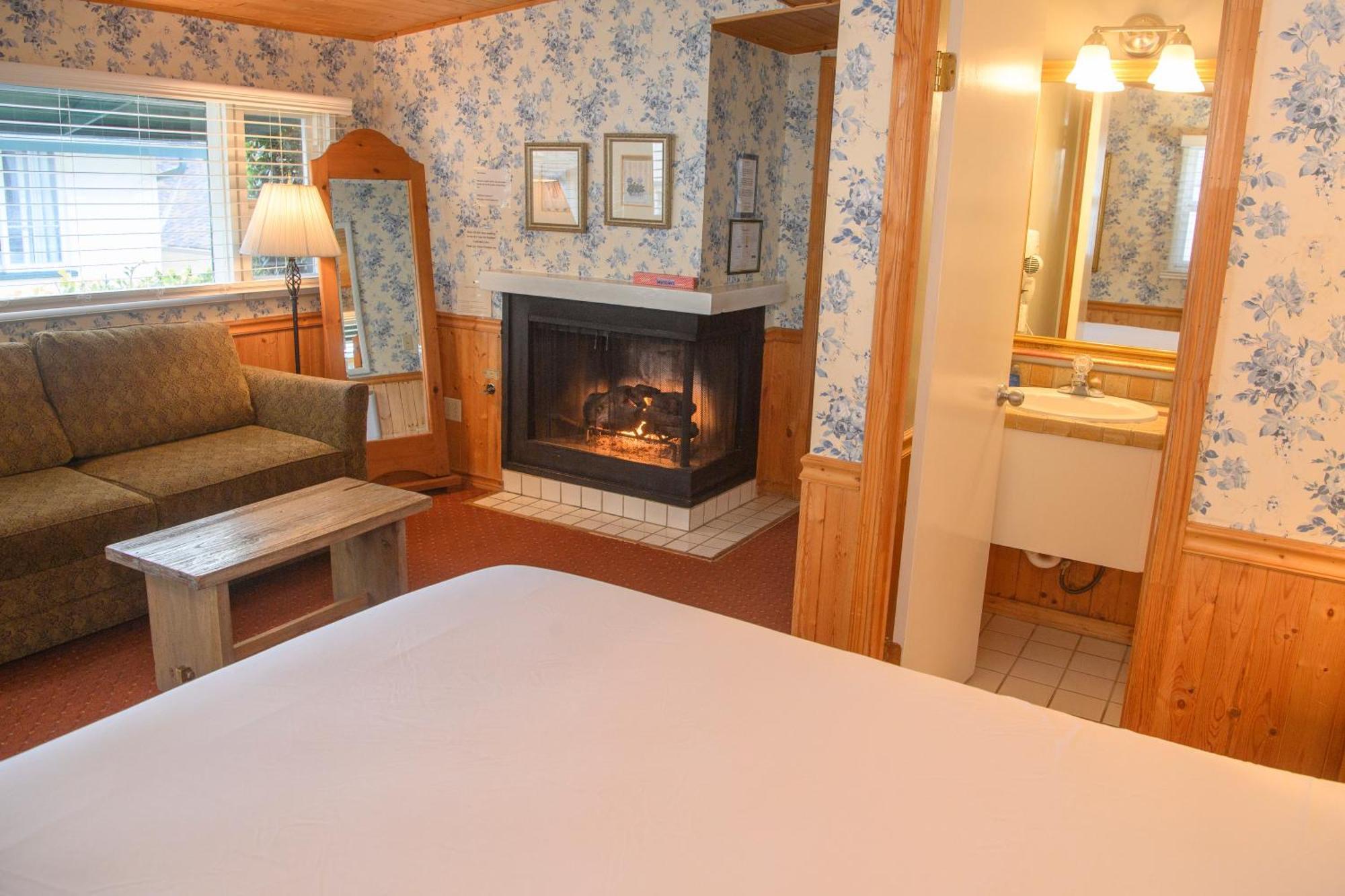 Carmel Fireplace Inn Exterior photo