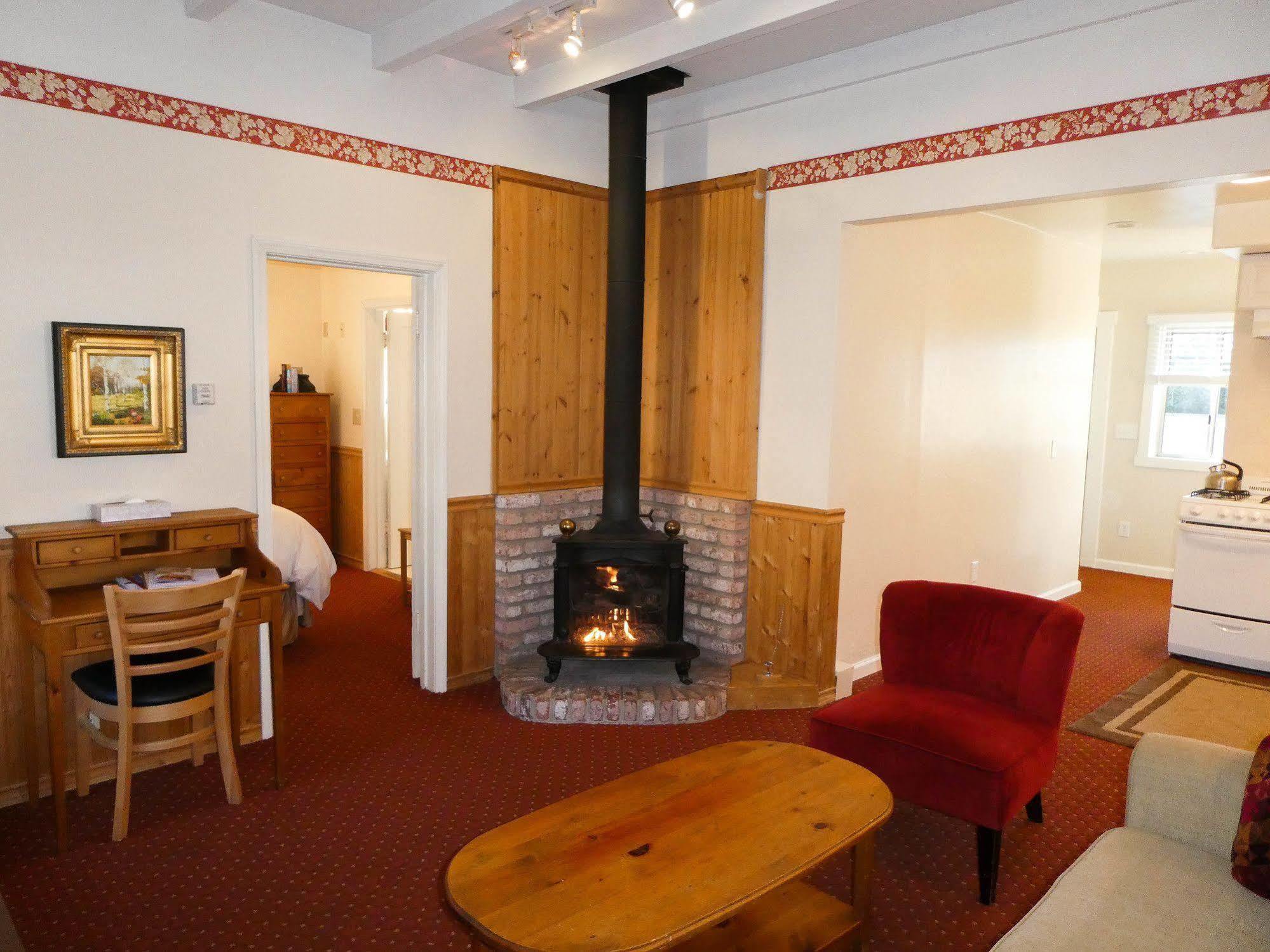 Carmel Fireplace Inn Exterior photo