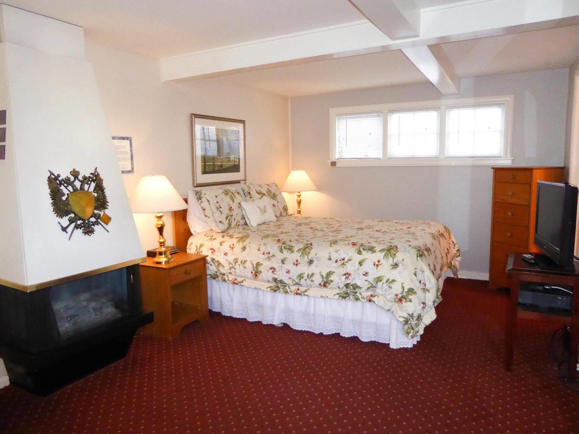Carmel Fireplace Inn Exterior photo