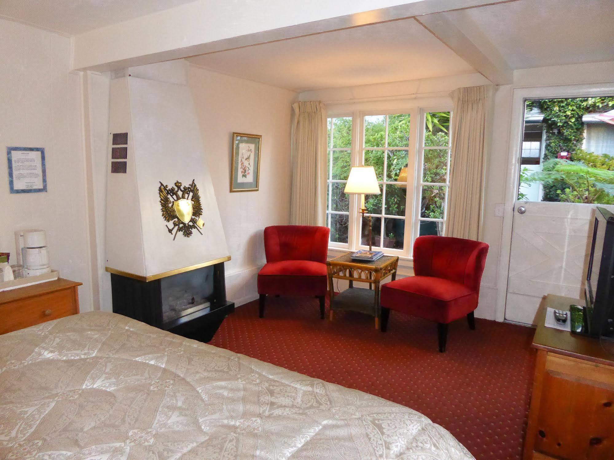 Carmel Fireplace Inn Exterior photo